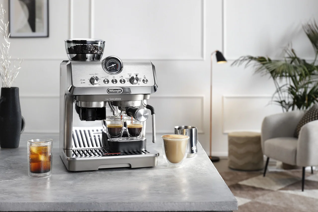 Clean coffee maker with vinegar